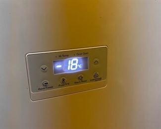 Midea Upright freezer MODEL: HS-502FWE	62.5x28.2x 32in	HxWxD
