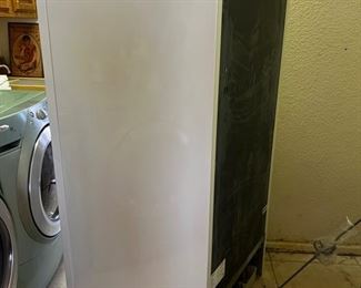 Midea Upright freezer MODEL: HS-502FWE	62.5x28.2x 32in	HxWxD
