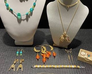 Colorful Fashionable Gold Jewelry