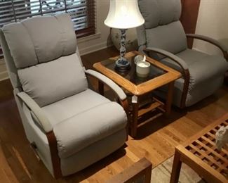 Pair Lay-Z-Boy Recliners