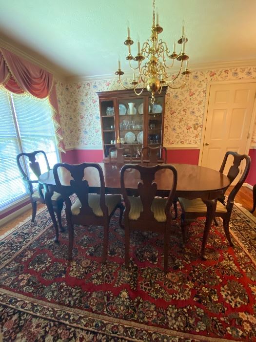 Beautiful Historical James River Plantations Hickory Chair Company 
Dining Room Table w/ China Cabinet and Server
(Rug pictured is not for sale)