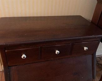 Vintage Ethan Allen Antiqued Pine Old Tavern Sugar Bin Table