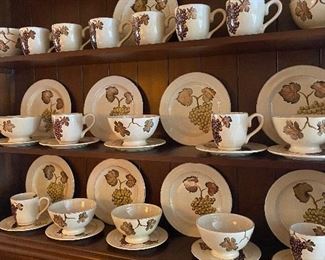 Beautiful Tabletops Unlimited Villa Grande Grapevine Hand Painted Dinnerware