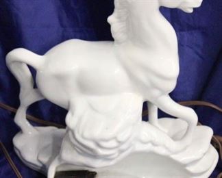 266 - Vintage ceramic horse tv lamp 12 1/2 x 10 1/2 x 6
