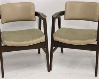 532 - Gunlocke pair floating seat arm chairs 30 x 24 x 24 loss to finish on arms & backs
