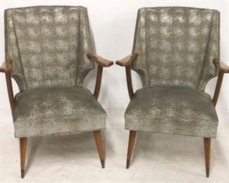 537x - Vintage pair mid-century vinyl upholstered chairs 34 1/2 x 23 x 20 1 has small tear in back
