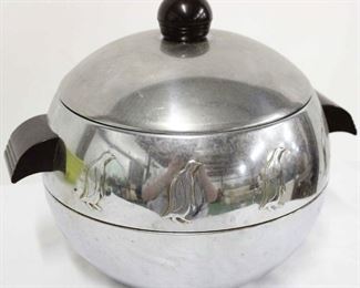 571 - Vintage bun warmer with penguins 9 x 8 1/2
