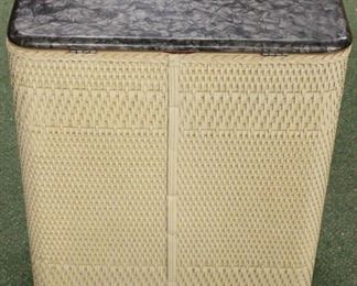 579 - Vintage woven hamper 25 x 21 x 11
