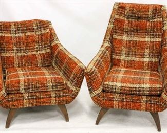 606 - Pair Broyhill ladies & gentleman's lounge chairs Great upholstery 39 x 32 x 34 ; 30.5 x 34 x 35
