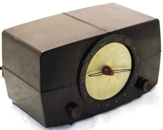 1059 - Vintage Motorola radio 8 tall x 12 long x 6.5 wide
