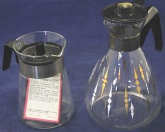 1090 - 2 Vintage Pyrex coffee carafes 6 tall, 9 tall

