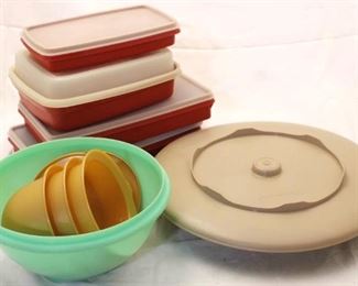 1115 - Assorted Tupperware 10 pieces
