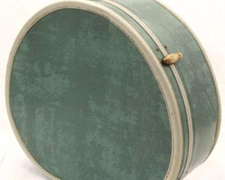 1125 - Vintage Samsonite cosmetic case 8 tall x 18 diameter
