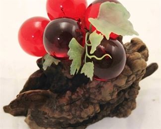 1151 - Vintage mid-century red crystal grape sculpture 5 grapes 6" tall
