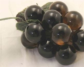 1153 - Mid-century set of amber grapes 13 grapes 4" tall
