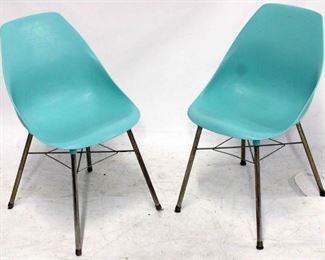 1163 - Pair of turquoise molded egg chairs 31 tall x 17.5 long x 15 wide
