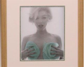 9050 - MARILYN MONROE TURQUOISE ROSES BY BERT STERN 15.5 X 18
