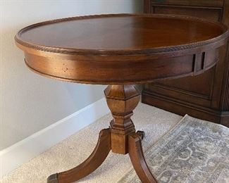 Very nice Drum Table 