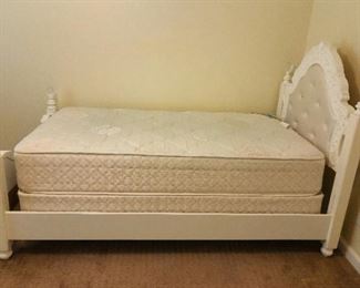 Beautiful Twin Bed with Mattress 