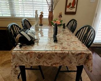 Breakfast table with 4 chairs 