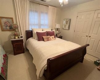 Drexel Queen size sleigh bed