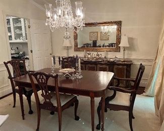 Dining table with leaves, 6 Chippendale chairs