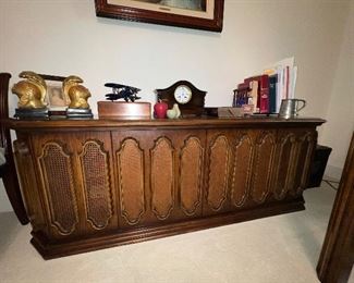 Henredon credenza