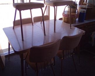 Dining Table with 2 Leafs and 6 Chairs