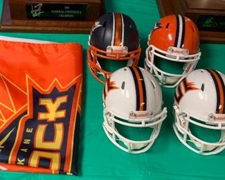 MINI HELMETS AND BANNER