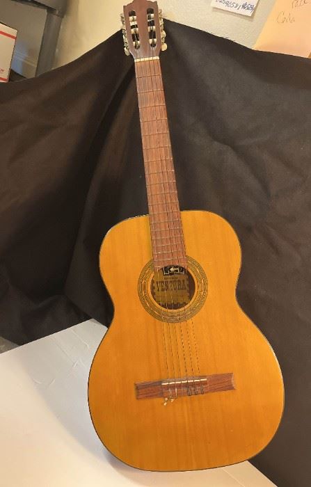 B001 1960s Bruno Ventura 1583 Japanese Made Classical Guitar