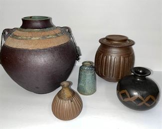 B084 Japanese Ceramic Vase Mixed With Other Ceramics