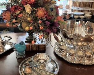 Lovely silverplate punch bowl, ladle, cups, and underplate