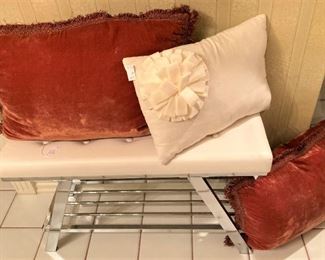 Tufted seat luggage rack/bench; decorative pillows