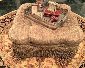Deep display tray