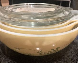 Vintage Pyrex bowls (4 bowls & 2 lids) - Shenandoah pattern (Cinderella shape)