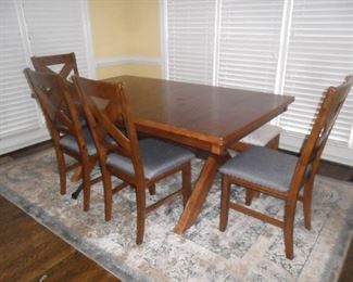 Nice Kitchen table with 4 chairs and a bench