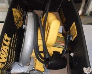 Dewalt saw