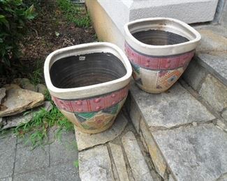 4 matching pots