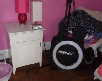 White night stand part of set and Neewer