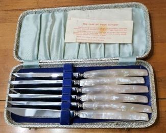 Vintage Robeson England Knife Set