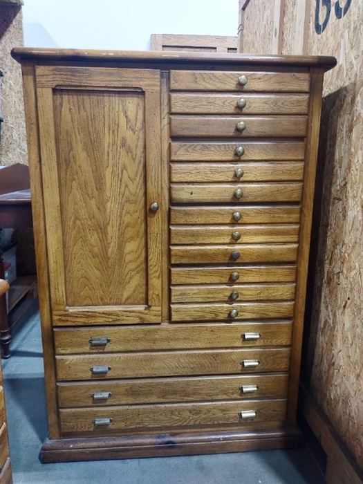 Vintage Bassett 6 drawer wardrobe 57 x 40 x 21 in