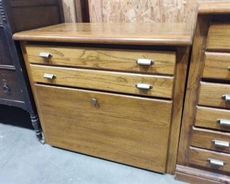 Vintage Bassett single drawer cabinet lighted inside 28 x 32 x 18 in
