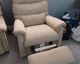 Set of 2 neutral recliners