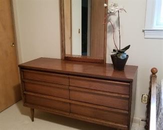 Bassett Furniture dresser with mirror