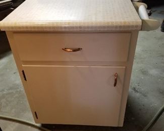 Utility cabinet