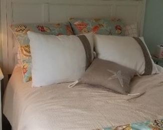 Queen size bed - so nice!