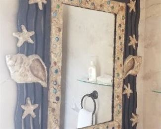 Mirror detail