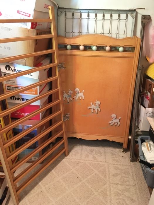Edison "Little Folks" Furniture. Mid-Century, light maple with adorable lamb motif. Must see, complete!