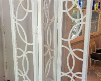 43 2 Screen 3 panel with circles 1 pictured but there is a 2nd
72”h 3 panels 18” wide 
