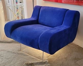 51 CHJ blue with Lucite base light up bear chair 
29” X 37” X 36” 
